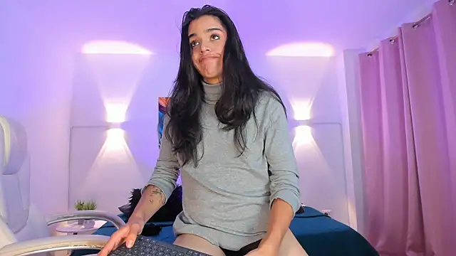 Snapshot of NoahCasstro chatting on January 7, 2025, 10:52 pm NoahCasstro online show from January 7, 2025, 10:52 pm