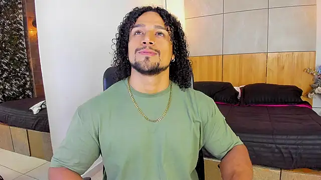 MikeEstevess online show from March 3, 2025, 11:35 pm