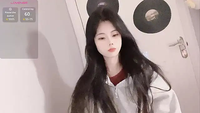 Qedgjwyz1 online show from February 6, 2025, 2:15 pm