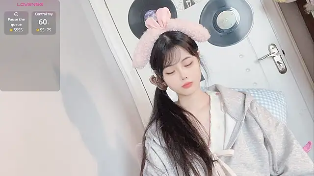 Qedgjwyz1 online show from March 5, 2025, 12:05 am