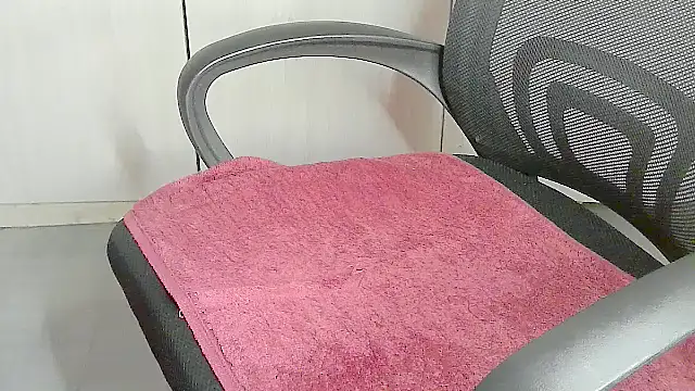 Snapshot of Destiny_Desire chatting on May 10, 2026, 1:44 am Destiny Desire online show from May 10, 2026, 1:44 am
