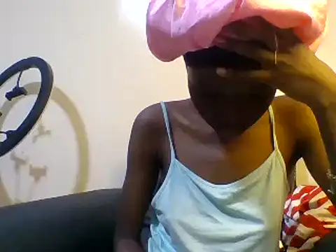 Snapshot of Baddie_Floxxy chatting on December 10, 2024, 2:17 pm Baddie Floxxy online show from December 10, 2024, 2:17 pm