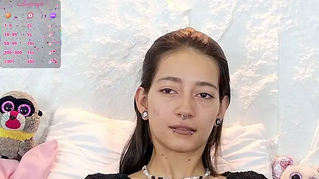 zorravioletta1 online show from November 7, 2025, 12:38 pm