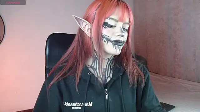 Snapshot of LilithMadness chatting on December 18, 2024, 3:47 am LilithMadness online show from December 18, 2024, 3:47 am