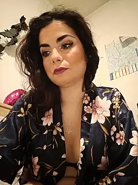 Snapshot of Saturnia_Yvonne chatting on December 4, 2024, 5:55 pm Saturnia Yvonne online show from December 4, 2024, 5:55 pm