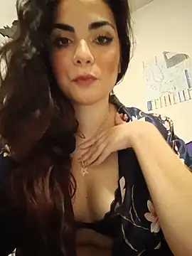 Snapshot of Saturnia_Yvonne chatting on December 6, 2024, 5:33 pm Saturnia Yvonne online show from December 6, 2024, 5:33 pm