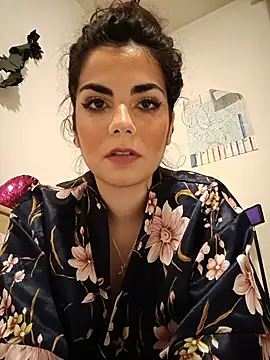 Snapshot of Saturnia_Yvonne chatting on December 6, 2024, 11:57 pm Saturnia Yvonne online show from December 6, 2024, 11:57 pm