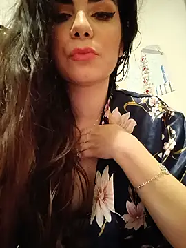 Snapshot of Saturnia_Yvonne chatting on February 21, 2025, 12:05 am Saturnia Yvonne online show from February 21, 2025, 12:05 am