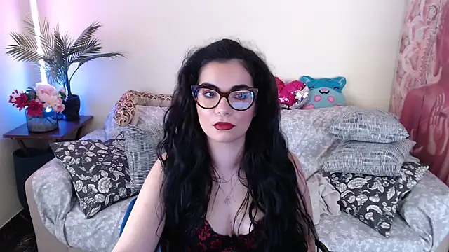 Snapshot of Saturnia_Yvonne chatting on October 4, 2025, 10:35 am Saturnia Yvonne online show from October 4, 2025, 10:35 am