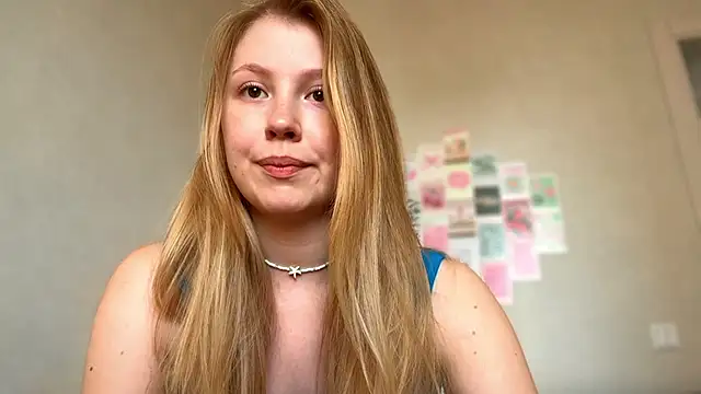 HoneyAudrey online show from May 28, 2026, 2:42 am