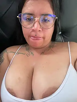 Devilsweet17 online show from March 8, 2026, 2:32 pm