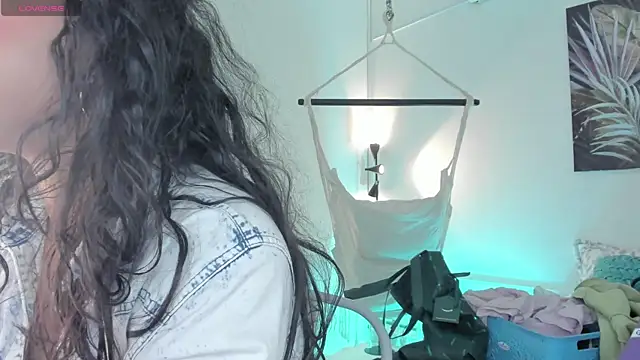 emma alice  online show from March 13, 2025, 12:13 pm