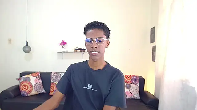 maiki18  online show from January 17, 2025, 1:35 pm