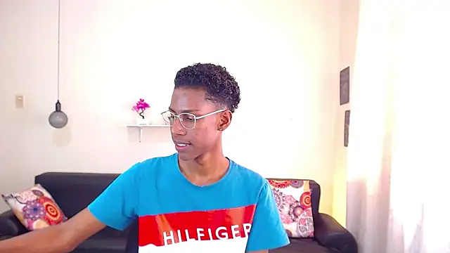 maiki18  online show from January 31, 2025, 1:45 pm