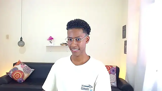 maiki18  online show from February 26, 2025, 8:00 pm