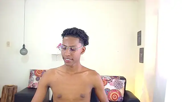 maiki18  online show from March 6, 2025, 4:49 pm