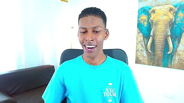 maiki18  online show from November 26, 2025, 8:32 pm