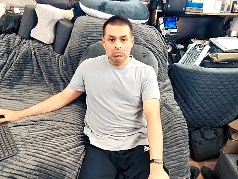 Snapshot of ClampMaster chatting on December 19, 2025, 2:07 am ClampMaster online show from December 19, 2025, 2:07 am