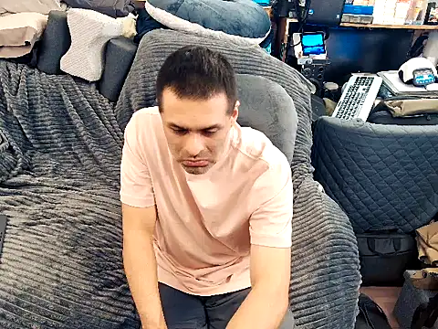 Snapshot of ClampMaster chatting on December 23, 2025, 1:03 am ClampMaster online show from December 23, 2025, 1:03 am