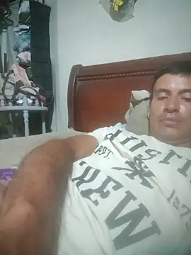 Snapshot of Vergon2cm chatting on November 2, 2025, 11:07 pm Vergon2cm online show from November 2, 2025, 11:07 pm