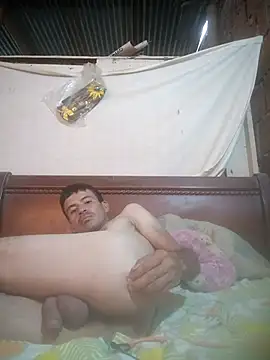 Snapshot of Vergon2cm chatting on November 4, 2025, 2:49 pm Vergon2cm online show from November 4, 2025, 2:49 pm