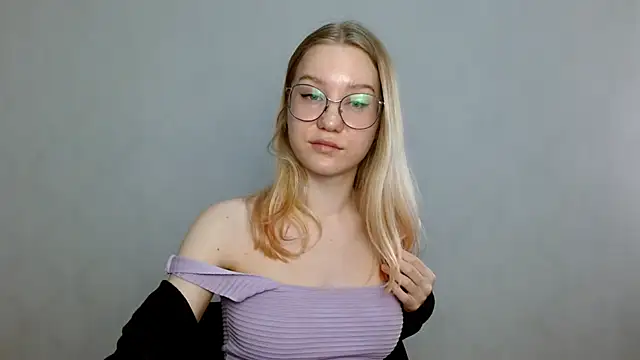 Snapshot of cindi_hot chatting on February 22, 2025, 12:51 pm cindi hot online show from February 22, 2025, 12:51 pm