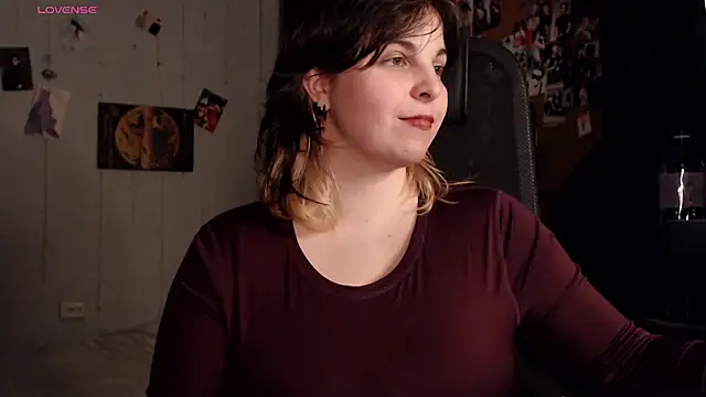 Saya sweet online show from December 17, 2025, 9:10 pm