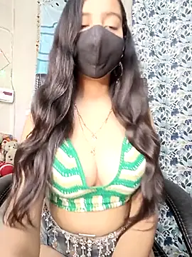 Snapshot of Parinaaz18 chatting on February 6, 2026, 1:32 am Parinaaz18 online show from February 6, 2026, 1:32 am