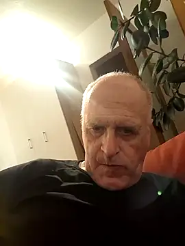 Milkasahne64 online show from October 29, 2025, 5:58 pm