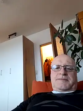 Milkasahne64 online show from January 9, 2026, 12:52 pm