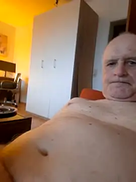 Milkasahne64 online show from February 6, 2026, 7:23 am