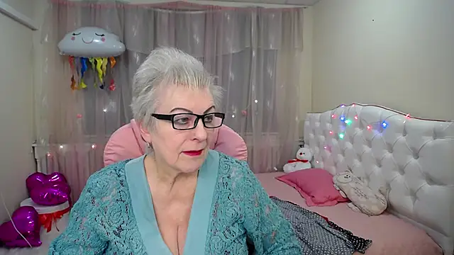 Snapshot of KayleSmoll chatting on January 24, 2025, 10:30 pm KayleSmoll online show from January 24, 2025, 10:30 pm