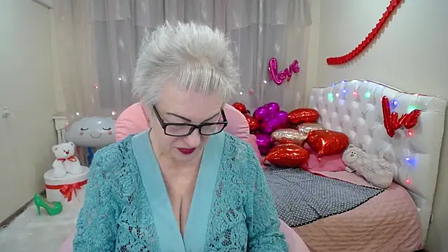 Snapshot of KayleSmoll chatting on February 9, 2025, 4:25 am KayleSmoll online show from February 9, 2025, 4:25 am
