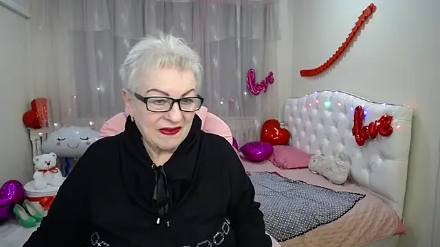 Snapshot of KayleSmoll chatting on February 11, 2025, 11:01 pm KayleSmoll online show from February 11, 2025, 11:01 pm