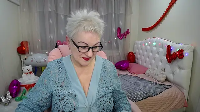 Snapshot of KayleSmoll chatting on February 15, 2025, 1:31 am KayleSmoll online show from February 15, 2025, 1:31 am