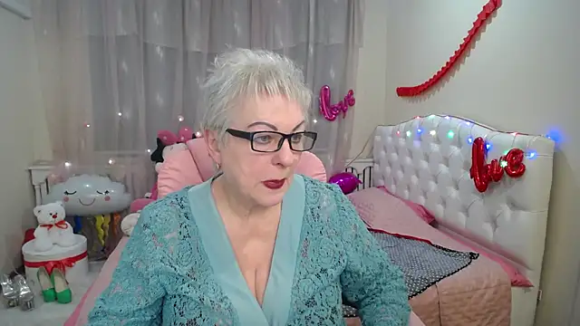 Snapshot of KayleSmoll chatting on March 12, 2025, 1:36 am KayleSmoll online show from March 12, 2025, 1:36 am