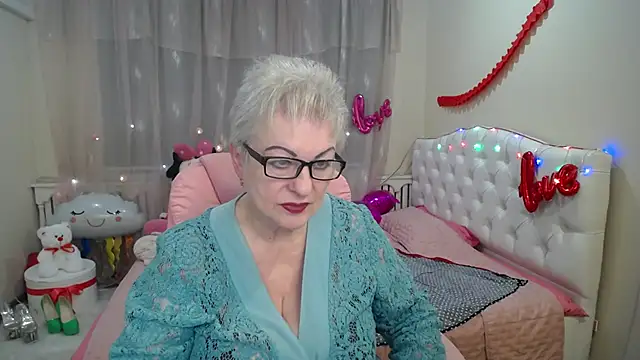 Snapshot of KayleSmoll chatting on March 12, 2025, 4:41 am KayleSmoll online show from March 12, 2025, 4:41 am