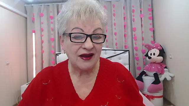 KayleSmoll online show from February 10, 2026, 8:02 pm