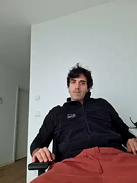 Snapshot of AlexPaeae chatting on February 21, 2025, 7:23 am AlexPaeae online show from February 21, 2025, 7:23 am