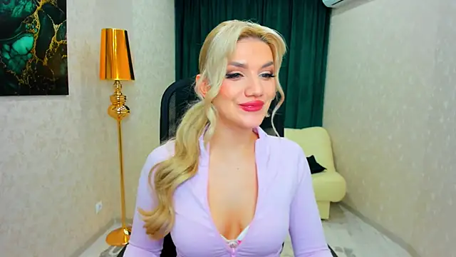 Snapshot of SelenaeMoore chatting on February 8, 2025, 6:12 pm SelenaeMoore online show from February 8, 2025, 6:12 pm