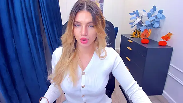 Snapshot of SelenaeMoore chatting on October 16, 2025, 3:40 am SelenaeMoore online show from October 16, 2025, 3:40 am