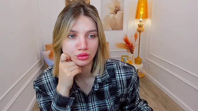 SelenaeMoore online show from April 4, 2026, 3:38 am