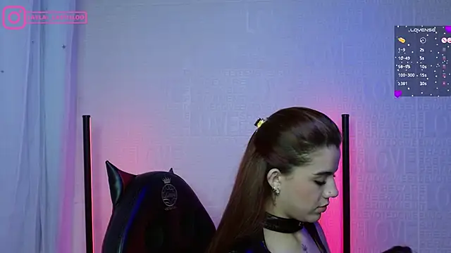 Snapshot of Layla_castilloo chatting on February 6, 2025, 5:09 pm Layla castilloo online show from February 6, 2025, 5:09 pm