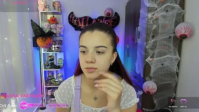 Snapshot of Layla_castilloo chatting on October 22, 2025, 1:33 pm Layla castilloo online show from October 22, 2025, 1:33 pm