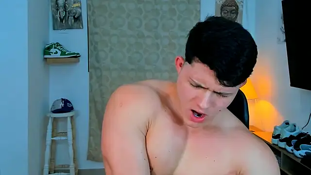 Snapshot of Hazzan_Velez chatting on January 13, 2025, 11:38 pm Hazzan Velez online show from January 13, 2025, 11:38 pm