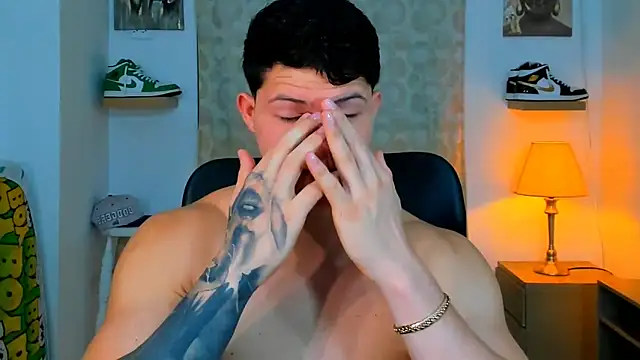 Snapshot of Hazzan_Velez chatting on January 22, 2025, 10:26 pm Hazzan Velez online show from January 22, 2025, 10:26 pm