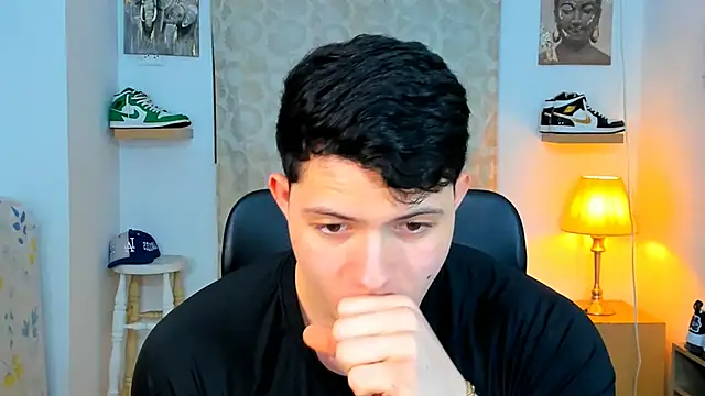 Snapshot of Hazzan_Velez chatting on January 25, 2025, 10:28 pm Hazzan Velez online show from January 25, 2025, 10:28 pm