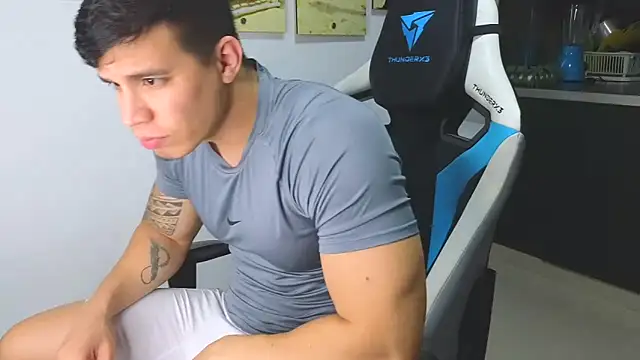 Snapshot of Ethanstill1 chatting on February 7, 2025, 2:50 am Ethanstill1 online show from February 7, 2025, 2:50 am