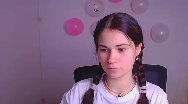 Snapshot of Loon_Amore chatting on February 16, 2025, 8:00 pm Loon Amore online show from February 16, 2025, 8:00 pm