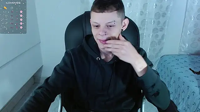 Snapshot of Matthew_Boy_ chatting on February 19, 2025, 1:28 pm Matthew Boy  online show from February 19, 2025, 1:28 pm